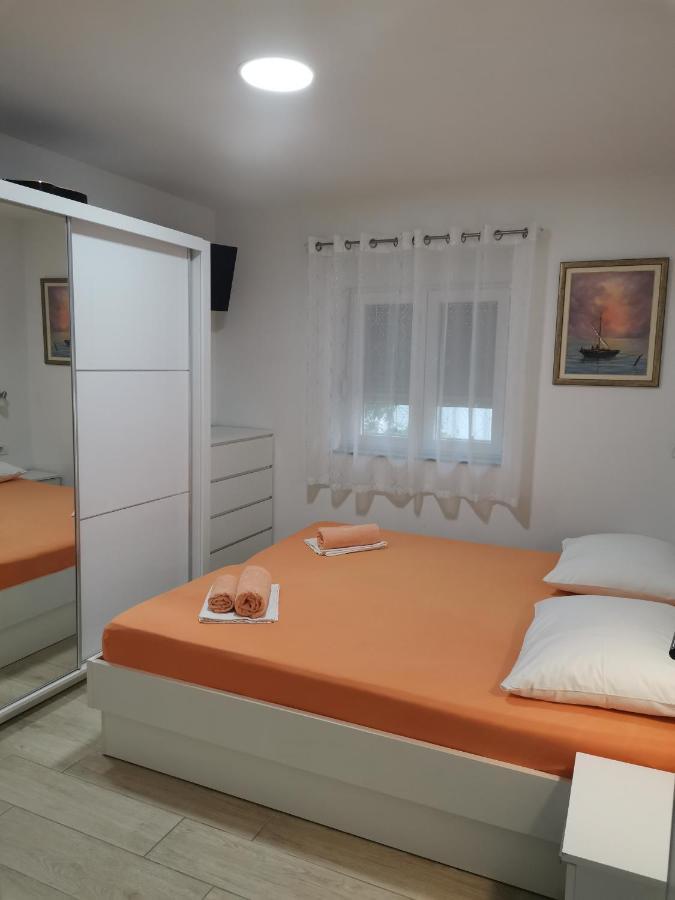 Apartment Valentino Gradac (Split-Dalmatia)